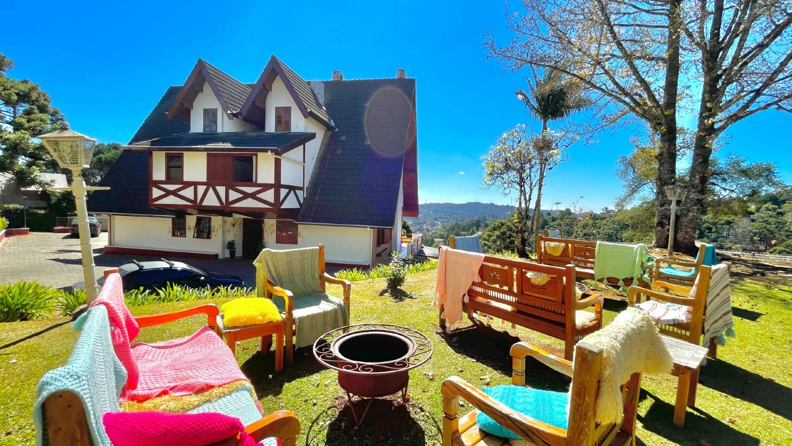 Fogo de chão no jardim · Hortelã Village